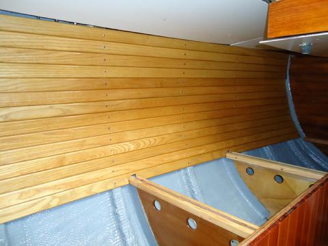 Quarterberth ceiling installed. There will not be any ceiling below the bunk boards. There will be addional insulation though.