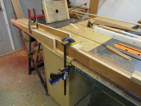 I clamp everthing securly. I move the squeeze clamp ahead of the router but when I get near the tip of the planks I relocate it behind (above) the router.