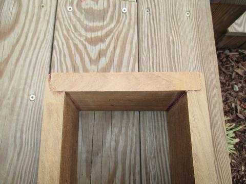 The rabat joints reduce expose endgrain and provide more surface for gluing.