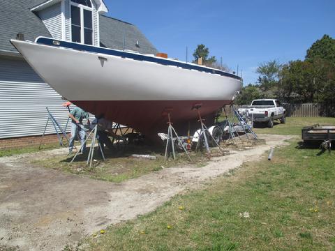 Steve and Allen From Town Creek Marine preparing to the load the Far Reach onto the hydraulic trailer