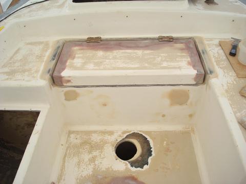 A test fit of the new propane locker hatch. It looks pretty good. I bought hinges from Spartan Marine that match the other hinges for the other cockpit lockers.