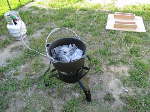 We preweighed the lead on a bathroom scale then added it to the pot and lit off the burner. It took 15 minutes to melt the lead.